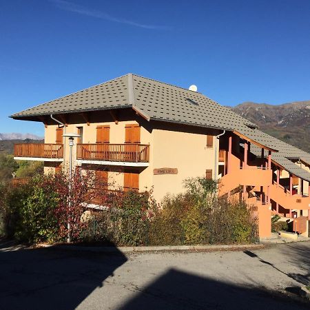 Appartement Offrant Une Magnifique Vue Des Montagnes Сен-Леже-ле-Мелез Экстерьер фото