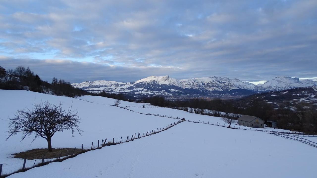 Appartement Offrant Une Magnifique Vue Des Montagnes Сен-Леже-ле-Мелез Экстерьер фото